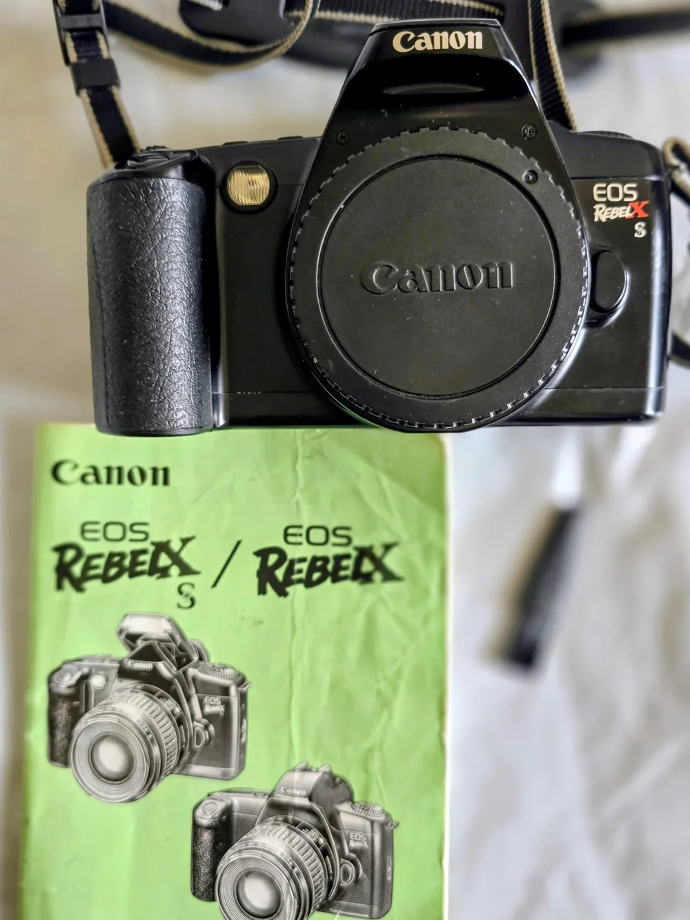 Canon EOS Rebel Xs Black DSLR Camera Body No Lense Like New Battery Operated